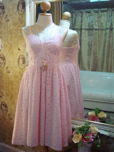 มอสชิโน เดรสผ้าปักฉลุสีชมพูหวาน Sweet Pinky Dress size 4