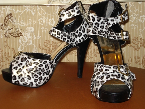 รองเท้าส้นสูงลายเสือน้ำตาล / Leopard Platform Shoes
