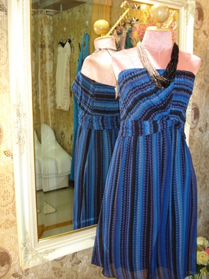 เดรสเกาะอกผ้าซิลค์พิมพ์ลายชิโนริสีฟ้าน้ำเงินม่วงดำ Blue Print Silk Strapless Dress size 6  10